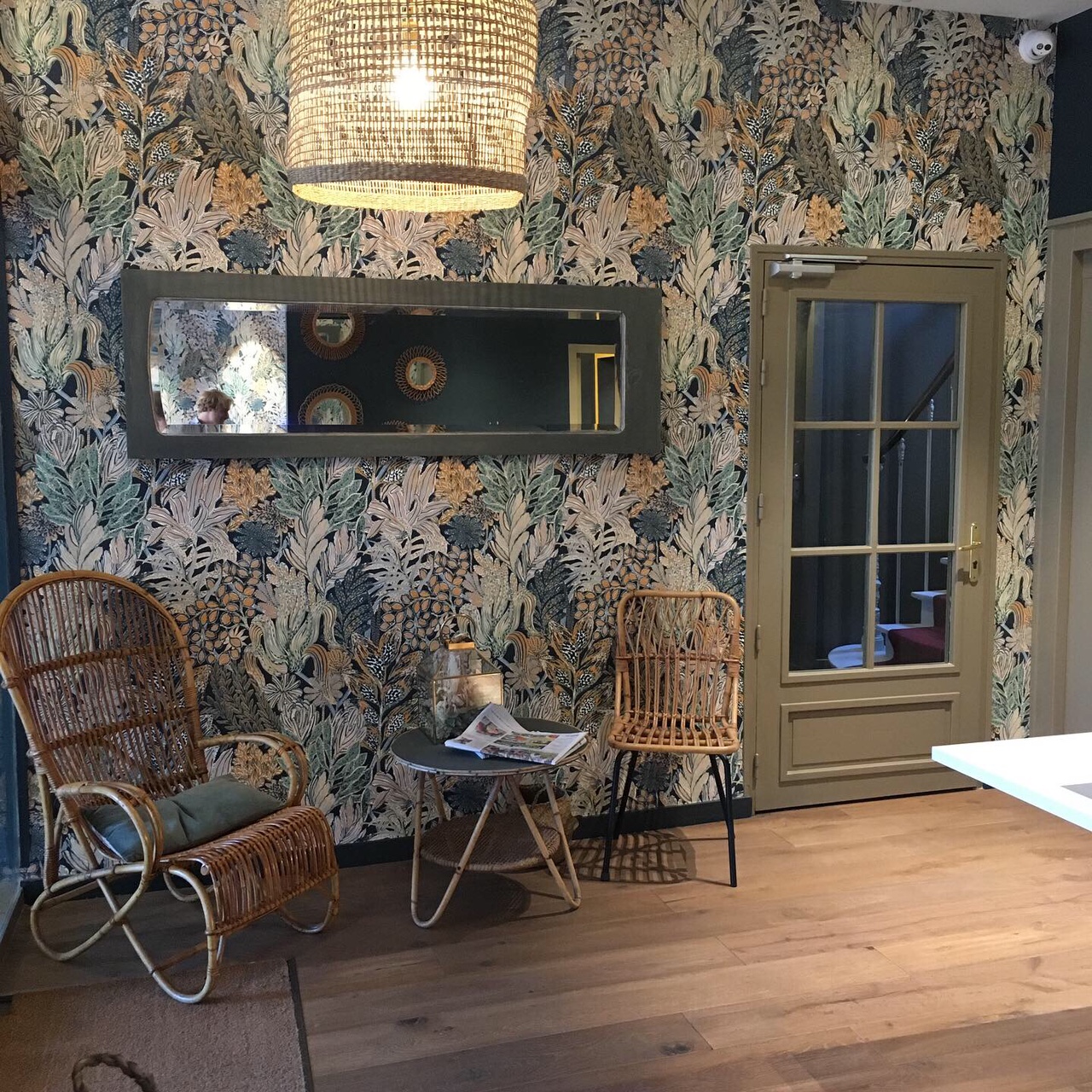 pose de papier peint tendance pour un hôtel à Angers 49