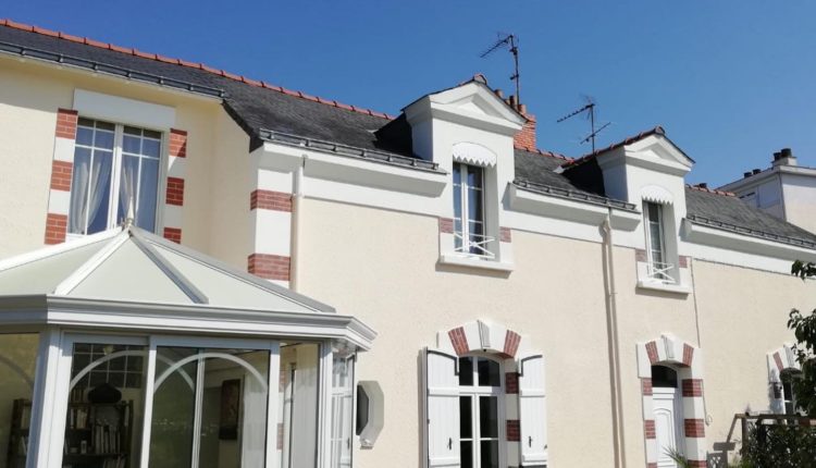 Ravalement de façade d'une maison dans le 49 par Fouillet